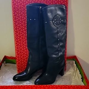 TORY BURCH COLLEEN MID HEEL BOOT SIZE 8. ALMOST NEW. NEVER BEEN WORN.